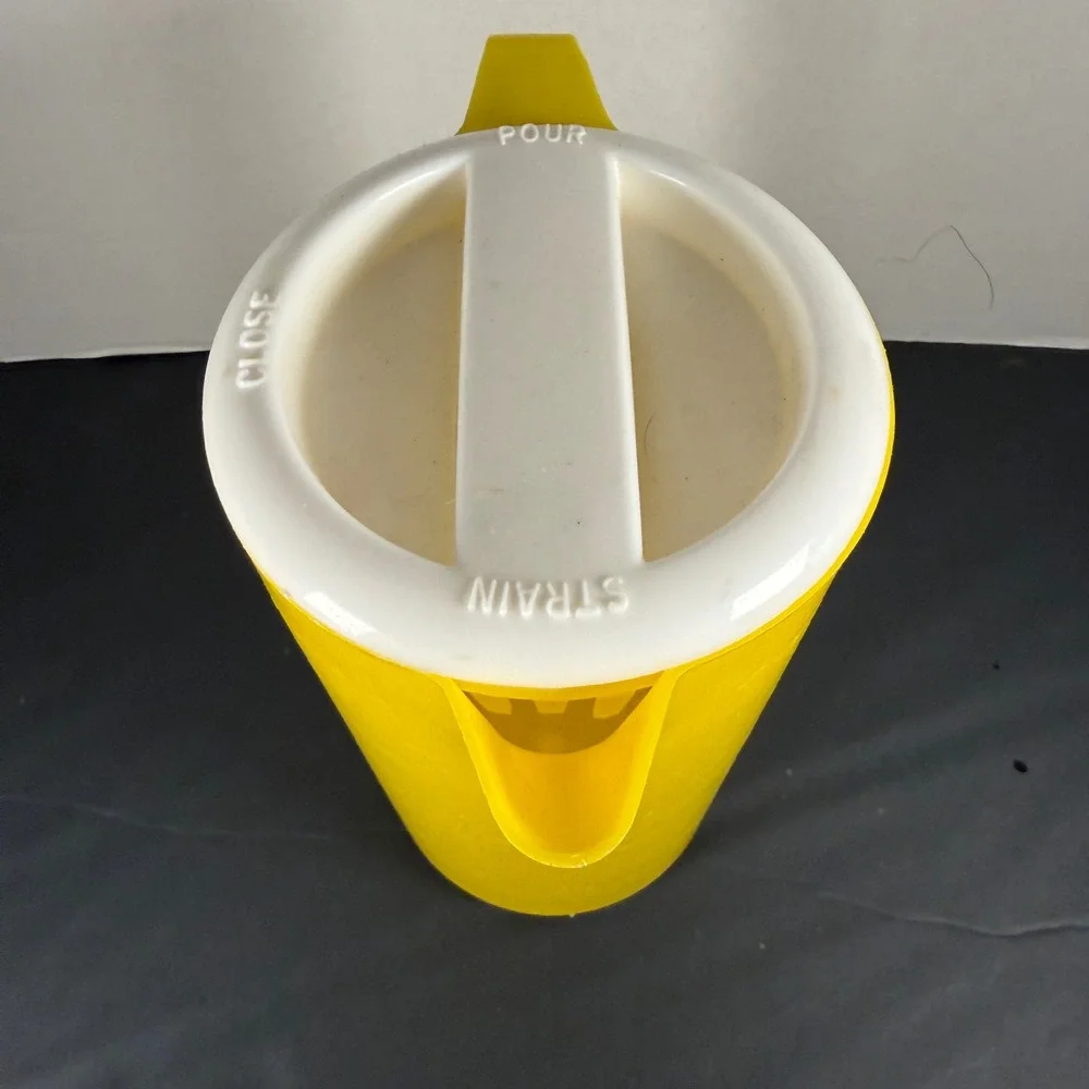 N/A vintage tupperware